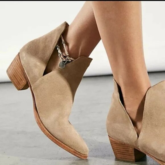 Free People Womens Charm Double V Camel Suede Slip On Ankle Booties Size 7 New - Picture 1 of 7